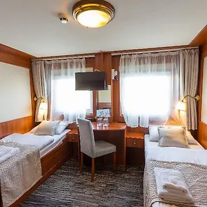 Onriver - Grand Jules *** Budapest
